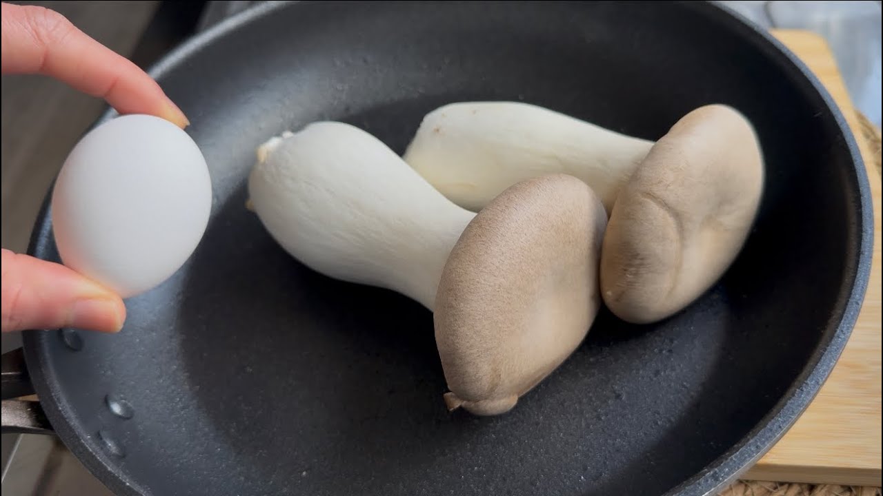 King oyster mushrooms and eggs! Surprisingly delicious for such a simple dish.
