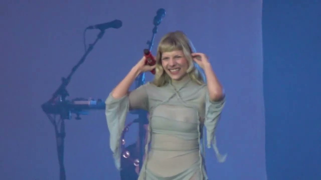 Aurora - Running With the Wolves (Live) Paris, Rock en Seine 2025