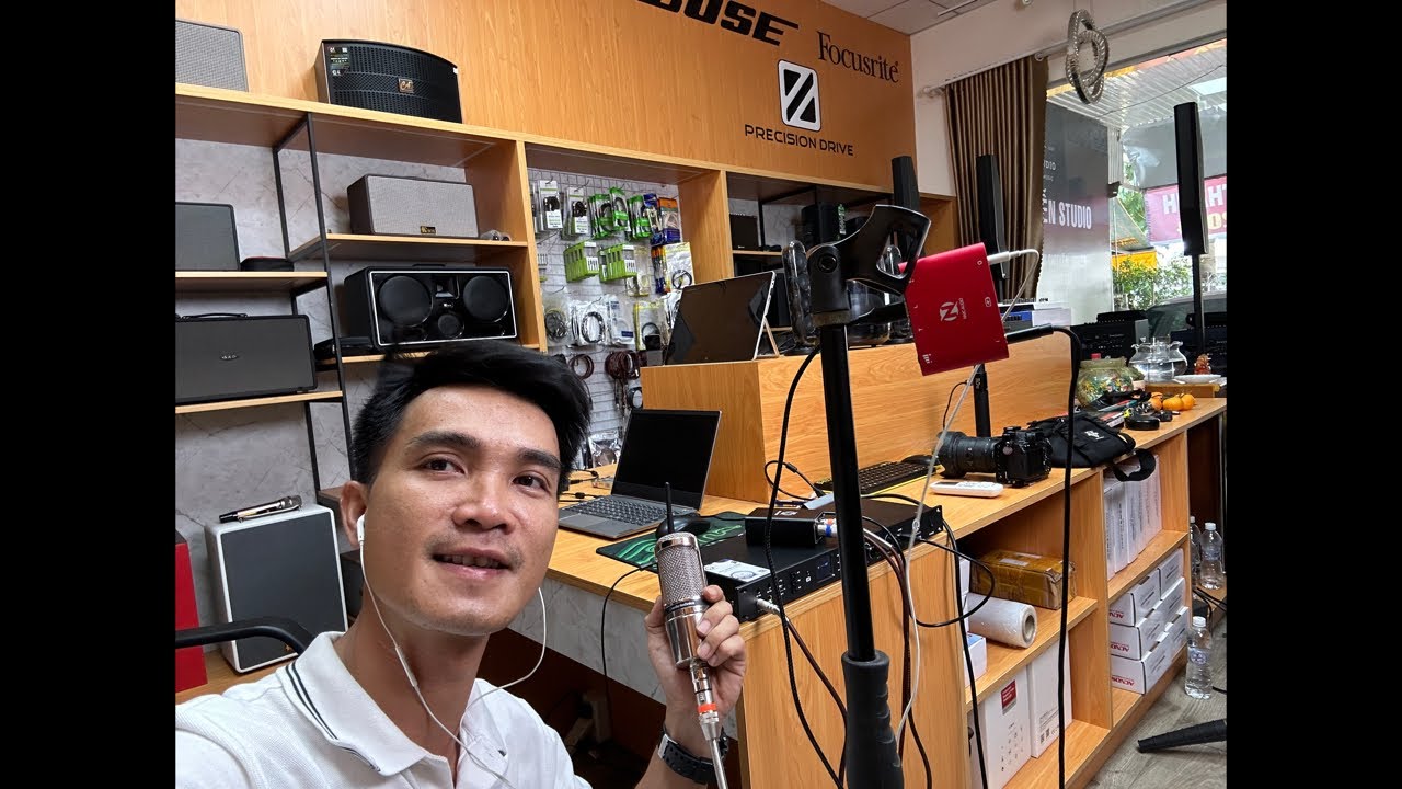 Hát Live Trực Tiếp Bằng Vang Số Và Micro Thu Âm 48V - Nhẹ Như Bay