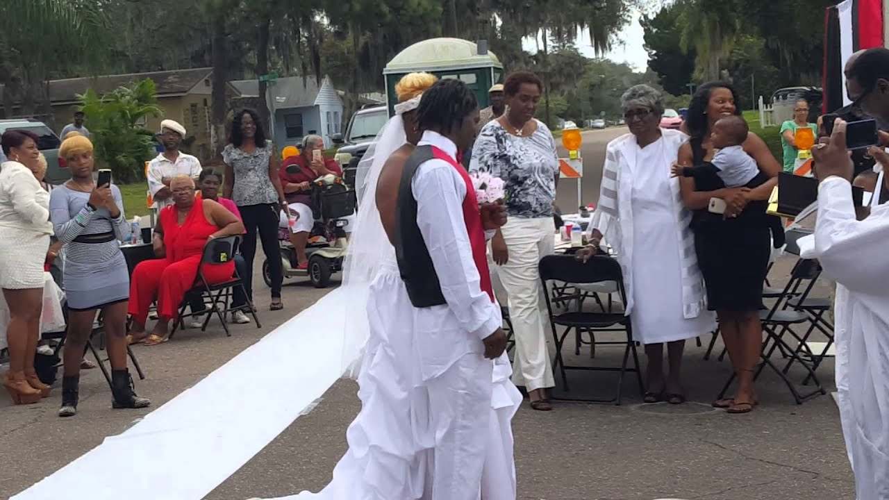 Ghetto street  wedding