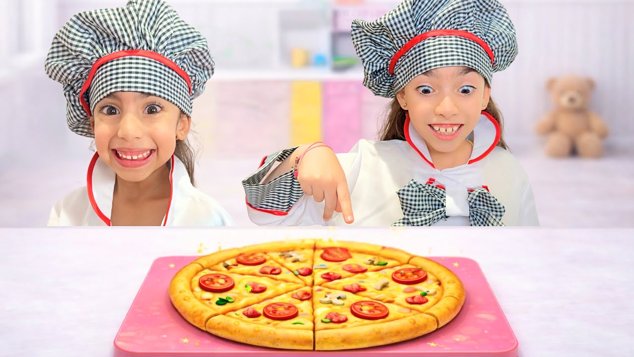 Lana and Vera | Cooking at a Toy Restaurant 🍕👩‍🍳