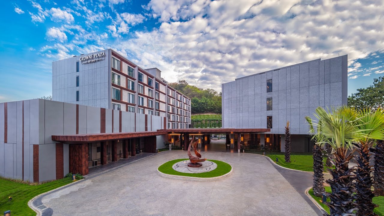 Crowne Plaza Labuan Bajo