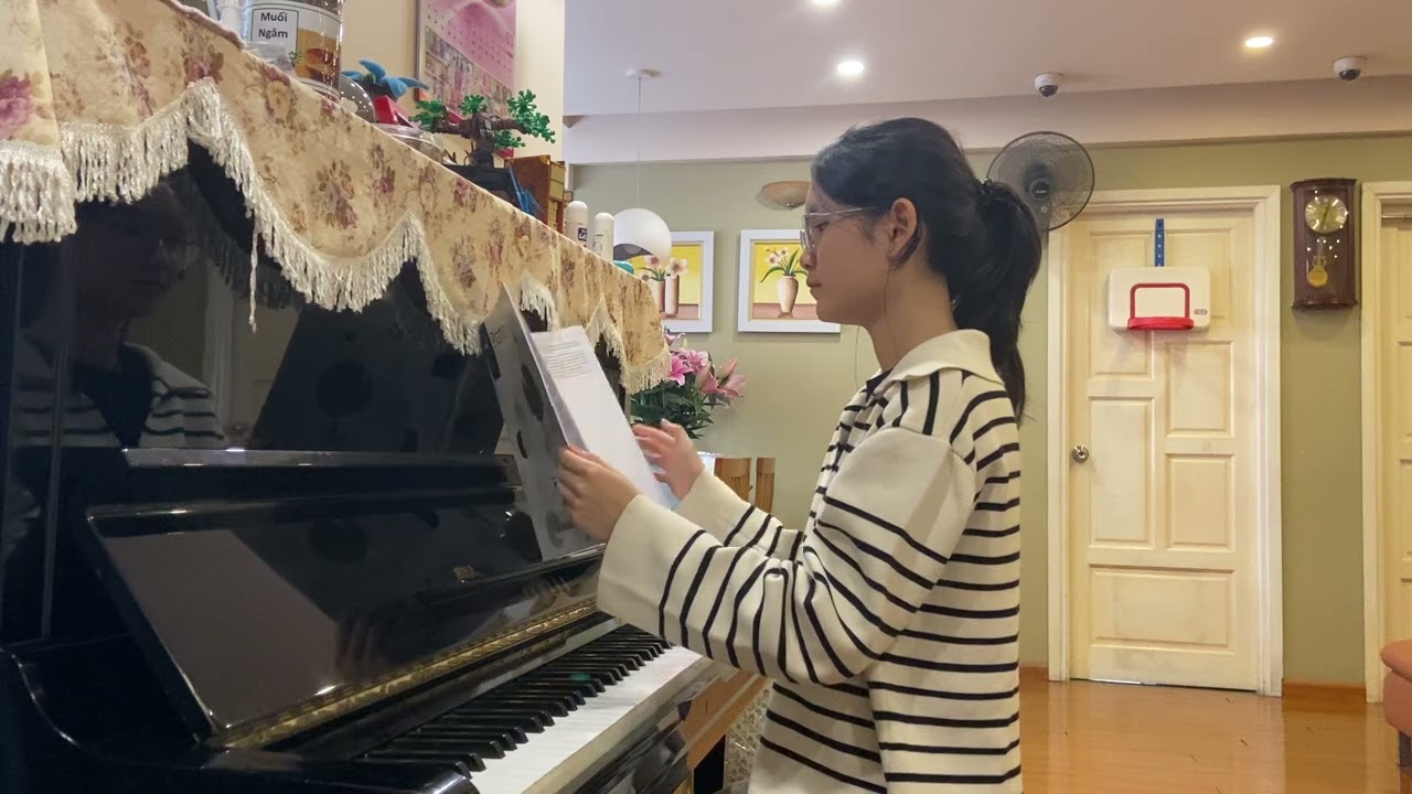 Lê Hạnh Nguyên với 4 bài thi chứng chỉ Ameb Grade 2
