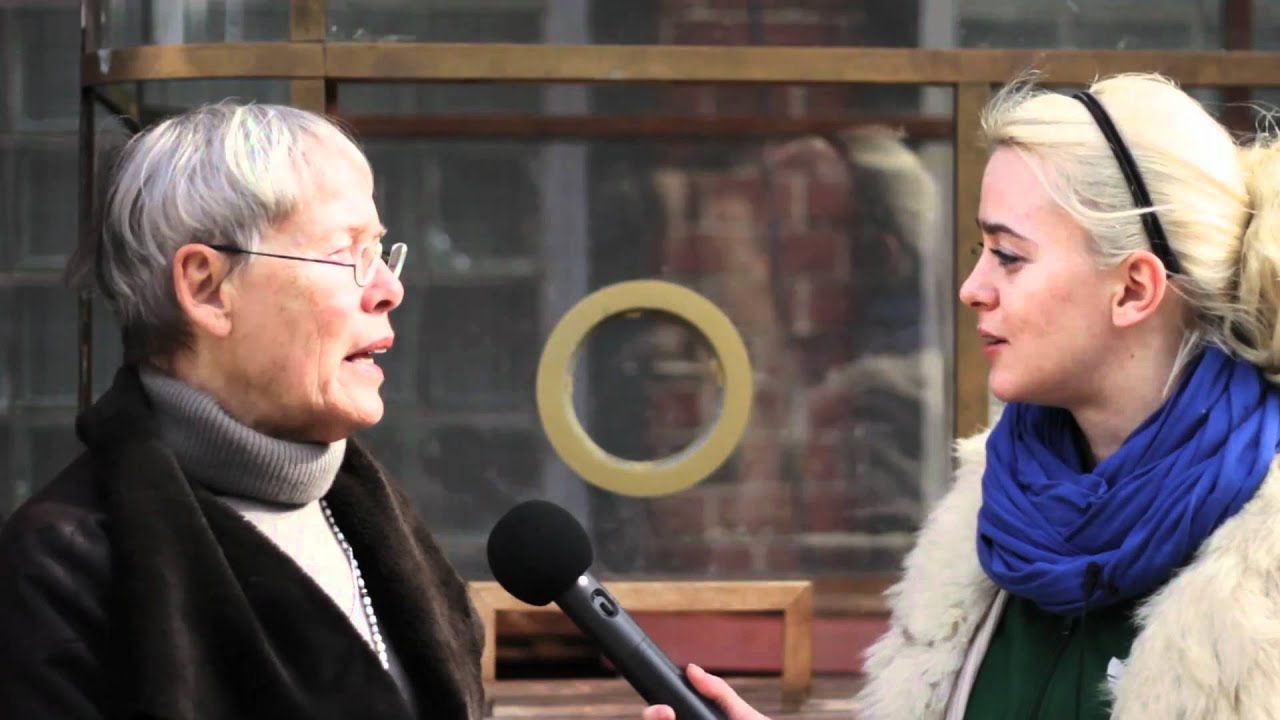 Margrit Kennedy mit Alice im Wandelland