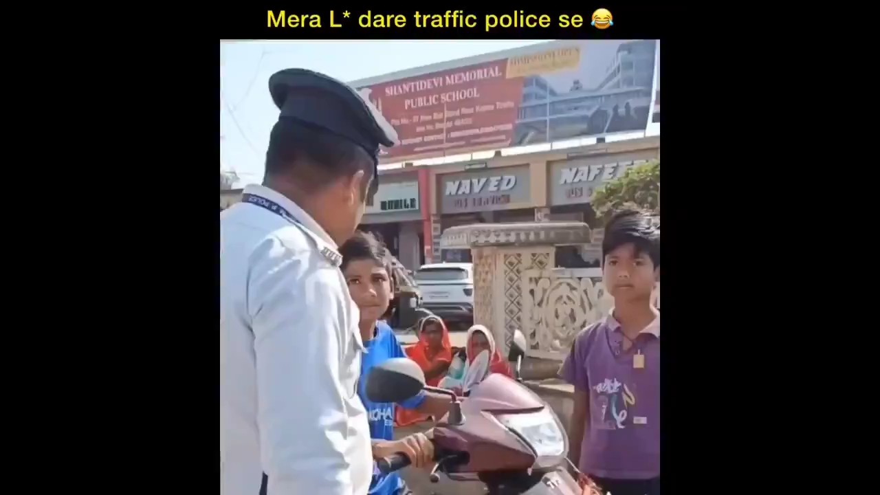 Phone dijiye😂🗿| Mera L* dare traffic police se 💀 #trafficpolice #shorts #ytshort #memes #viralshorts