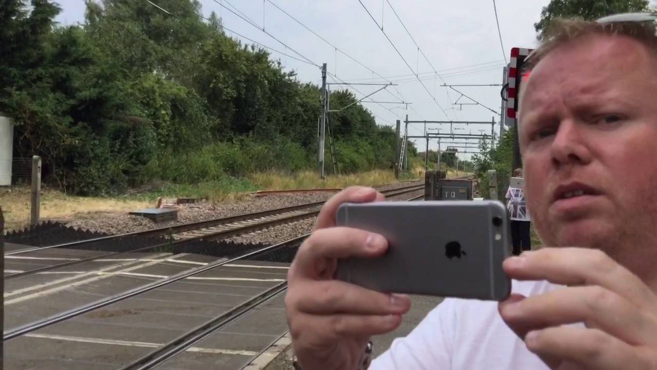 Church Lane Level Crossing (Essex) Thursday 18.08.2016