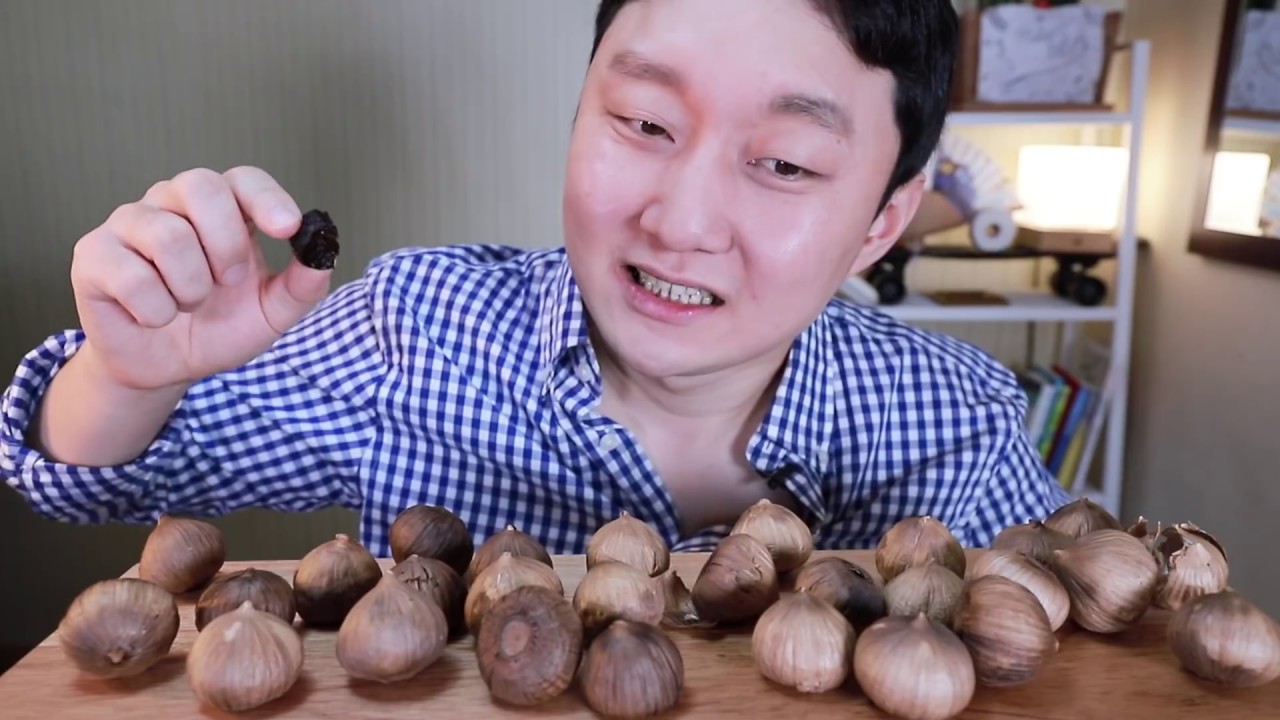 Mukbang 통 흑마늘 리얼사운드 소리 먹방 b^^d Black Garlic Eating Sounds 푸르미르 独头黑蒜 tỏi đen ASMR