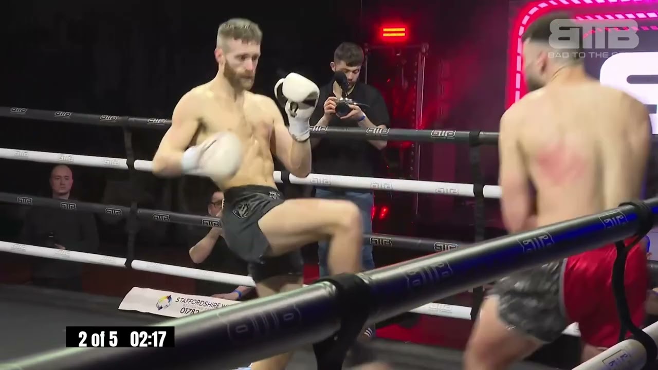 Mitch Oakes vs Dave Perkins a class Thai boxing