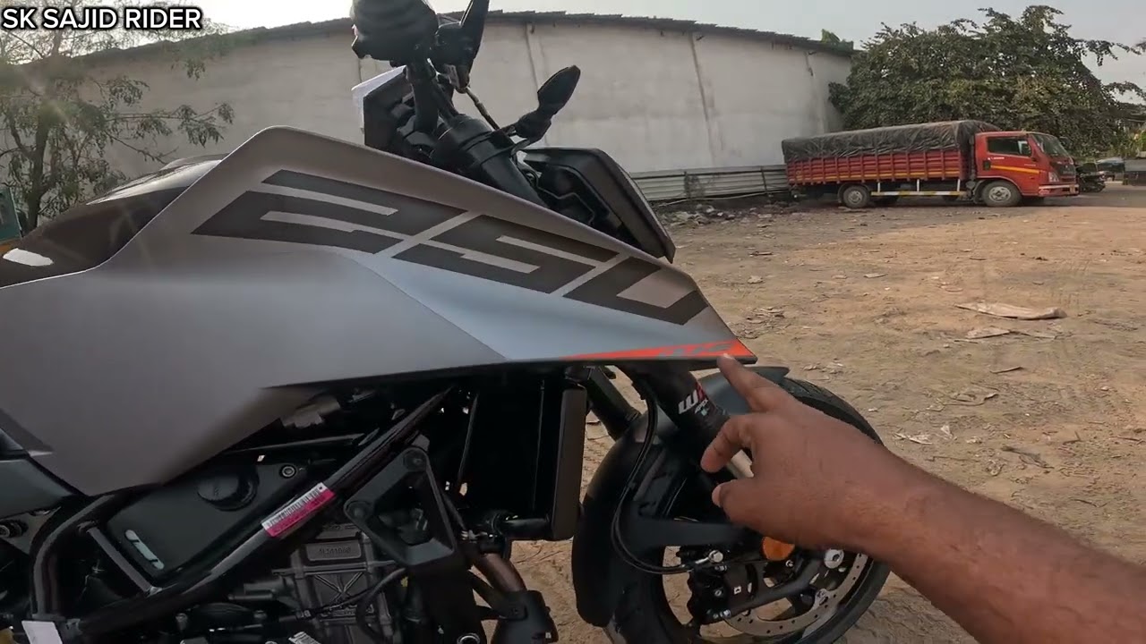 2026 NEW COLOUR KTM DUKE 250 SILVER METALLIC MATTREVIEW