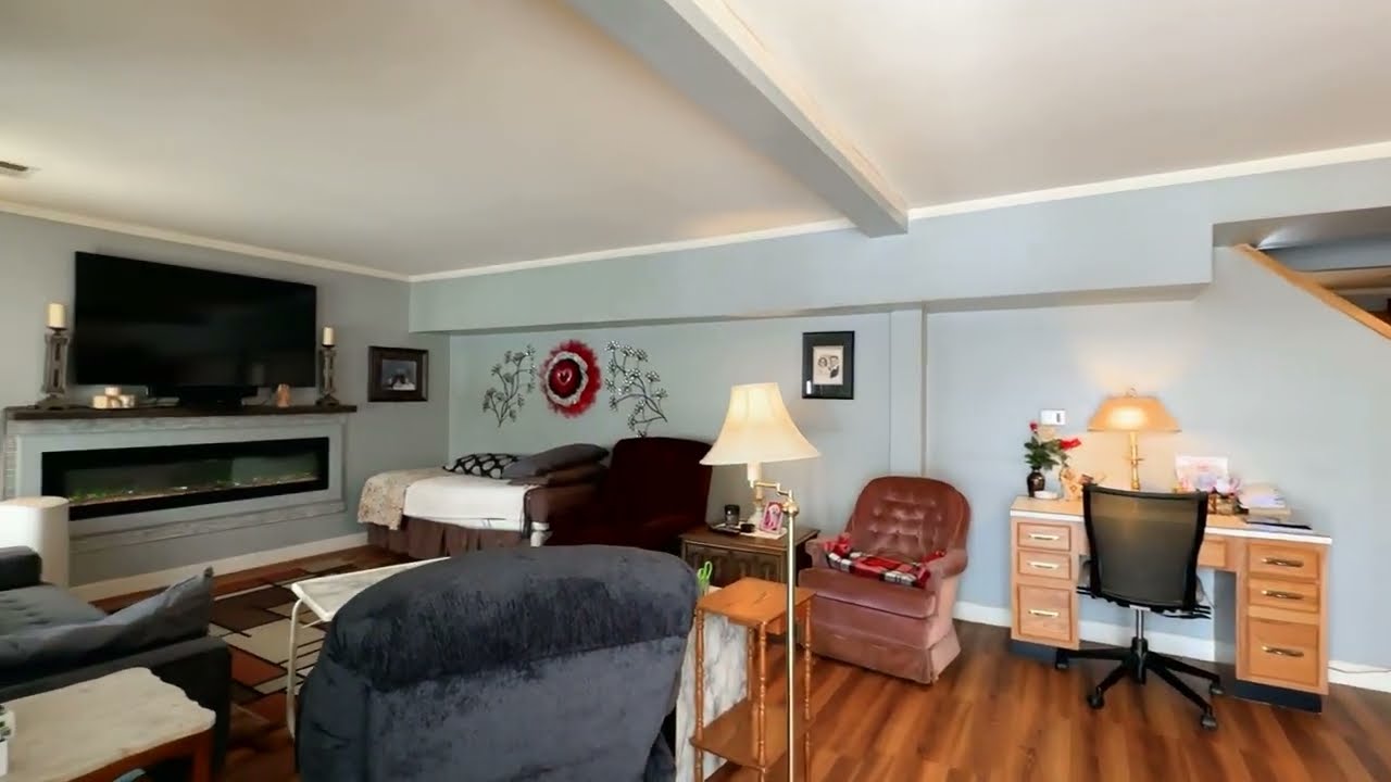 105 E Pearl St