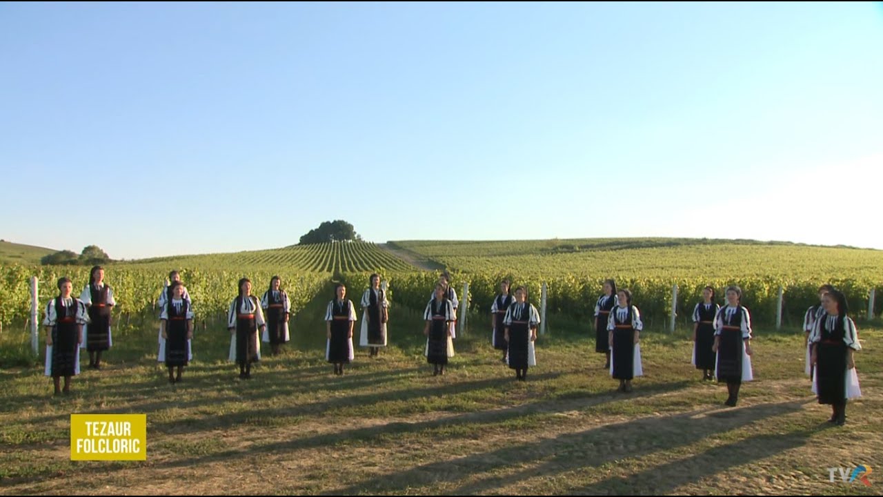 Fetele de la Ansamblul Folcloric „Jidvei Romania” – Vino, dragă primăvară (@Tezaur folcloric)