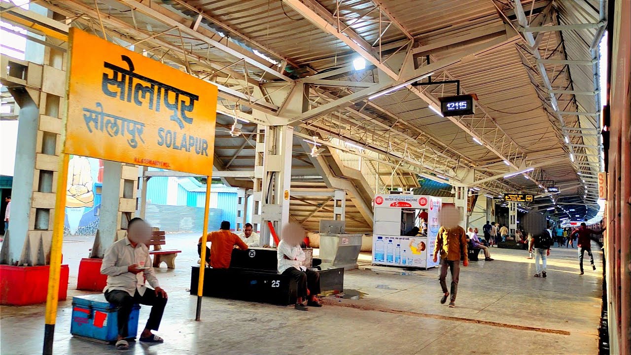 Mumbai Solapur Siddheshwar Express Train Arrival Solapur Railway Station | सोलापुर रेलवे स्टेशन