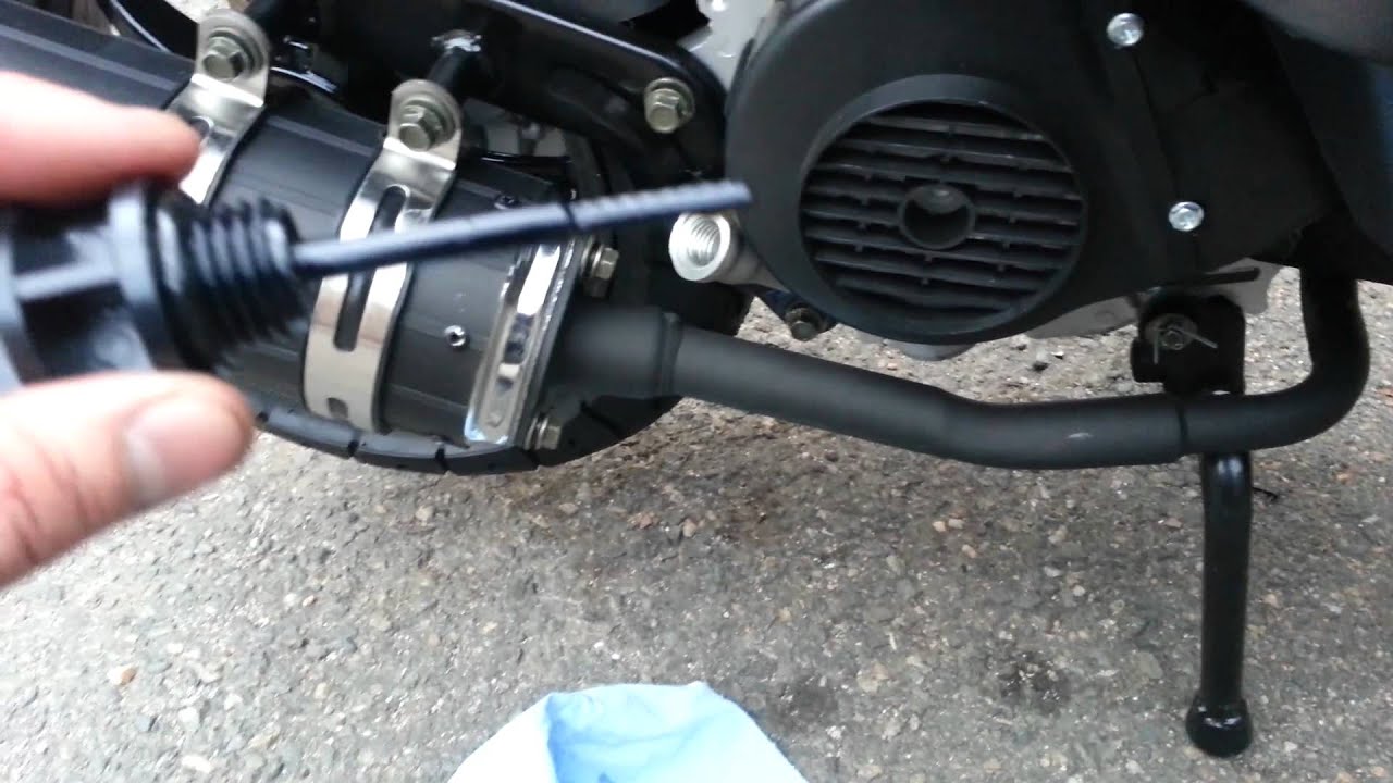 How to check the oil on a scooter / moped. Gy6 50cc 49cc qmb139 139 qmb 125cc 150cc scooter