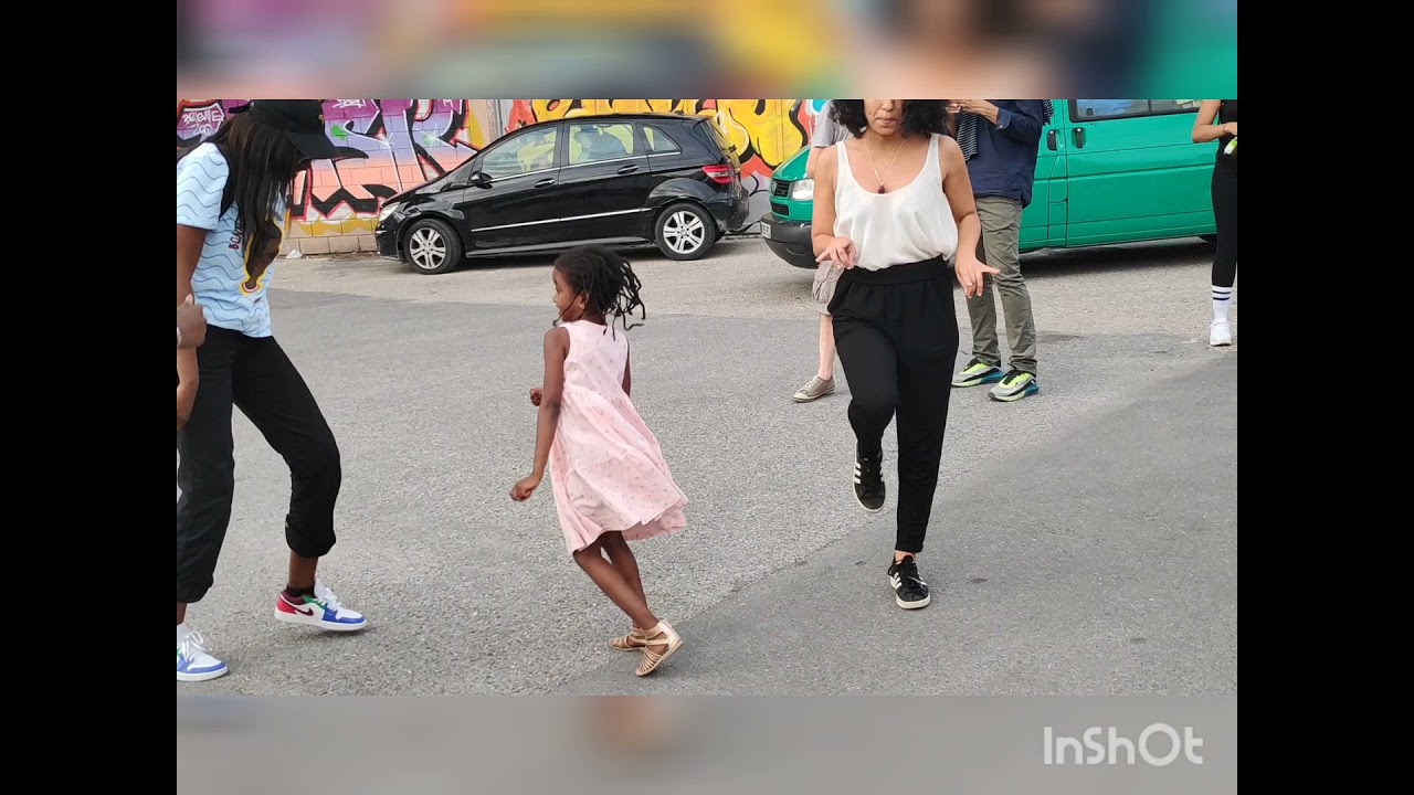 Street dance in Paris. Dev's Dream World. France's regular updates.