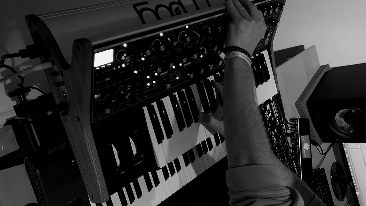 Deadmau5 - Suite 02 / Camilla (Plexis Cover)