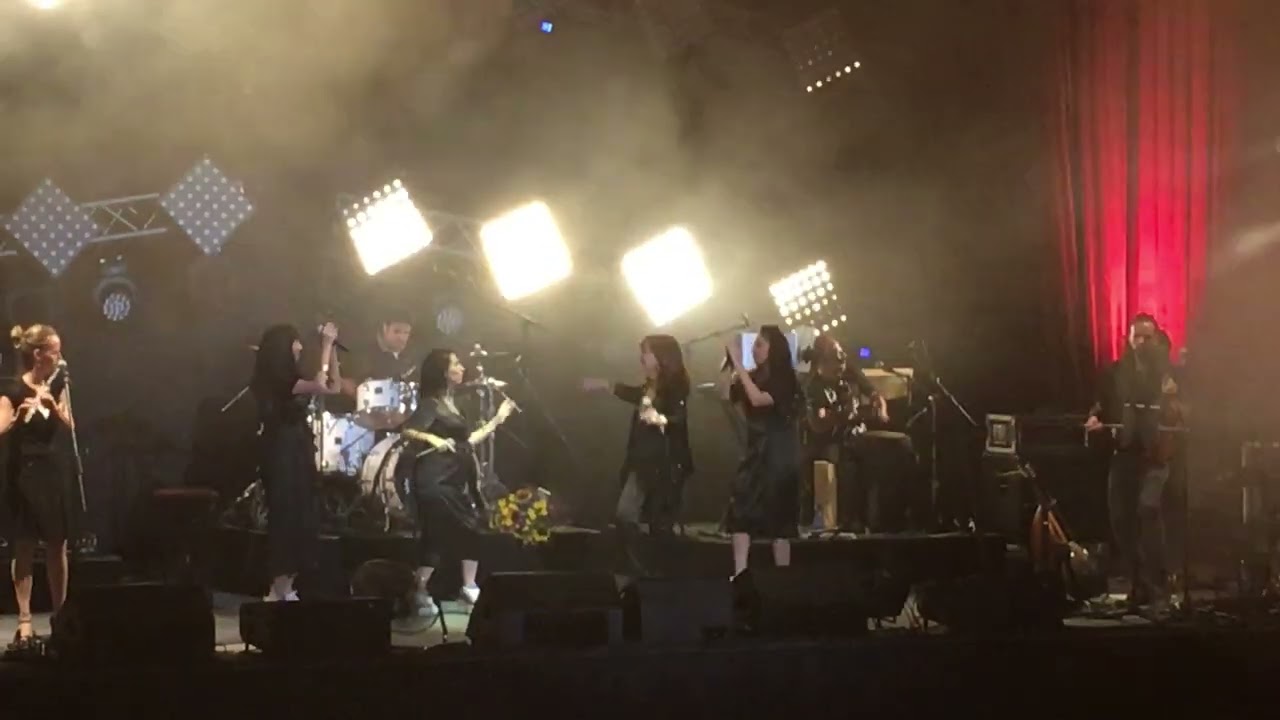 ירדנה ארזי ולהקת A-WA ״אמור שלום״ ״מה נתת לי?״ אמפי שוני 22.8.19 @moshikodavid 