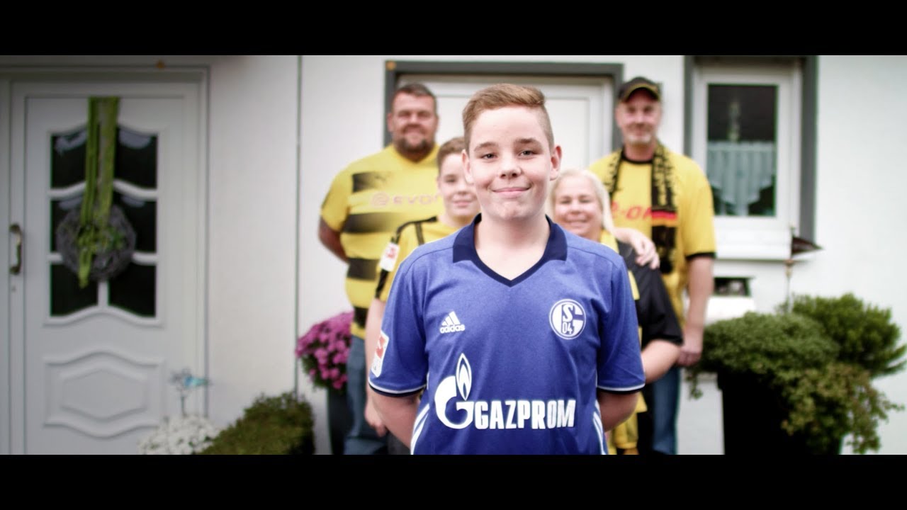 KÖNIGSBLAUE AUSWÄRTS. Echte Schalker. Echte Geschichten. (Teil 2)