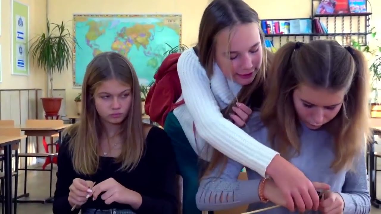 ВЕСЬ КЛАСС ПОСТРИЧЬ НАЛЫСО!!! ЭТА ВРАЧИХА ВООБЩЕ ЧТО ЛИ