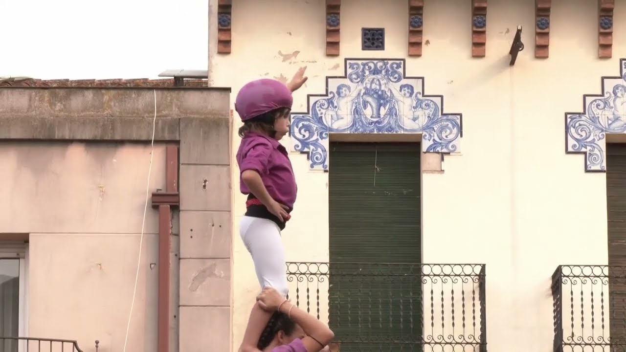 Els Castellers de Mollet celebren la diada de Festa Major amb els Moixiganguers d'Igualada