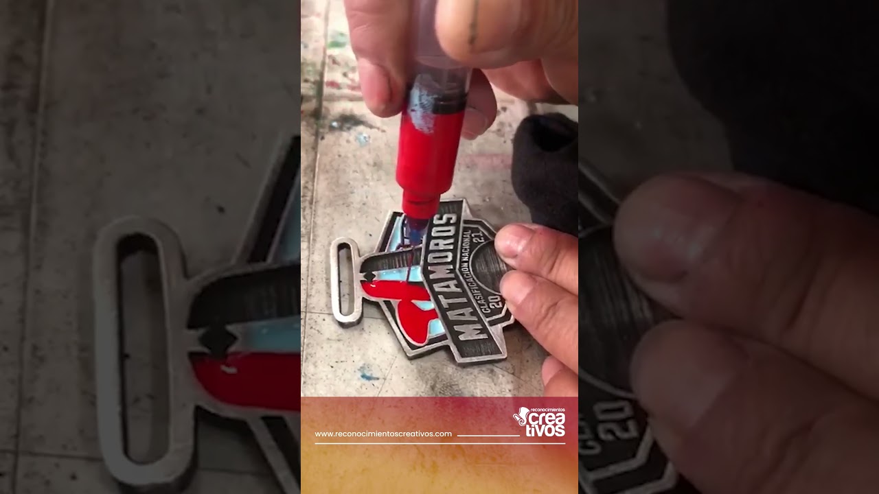 Proceso de pintura en Medalla