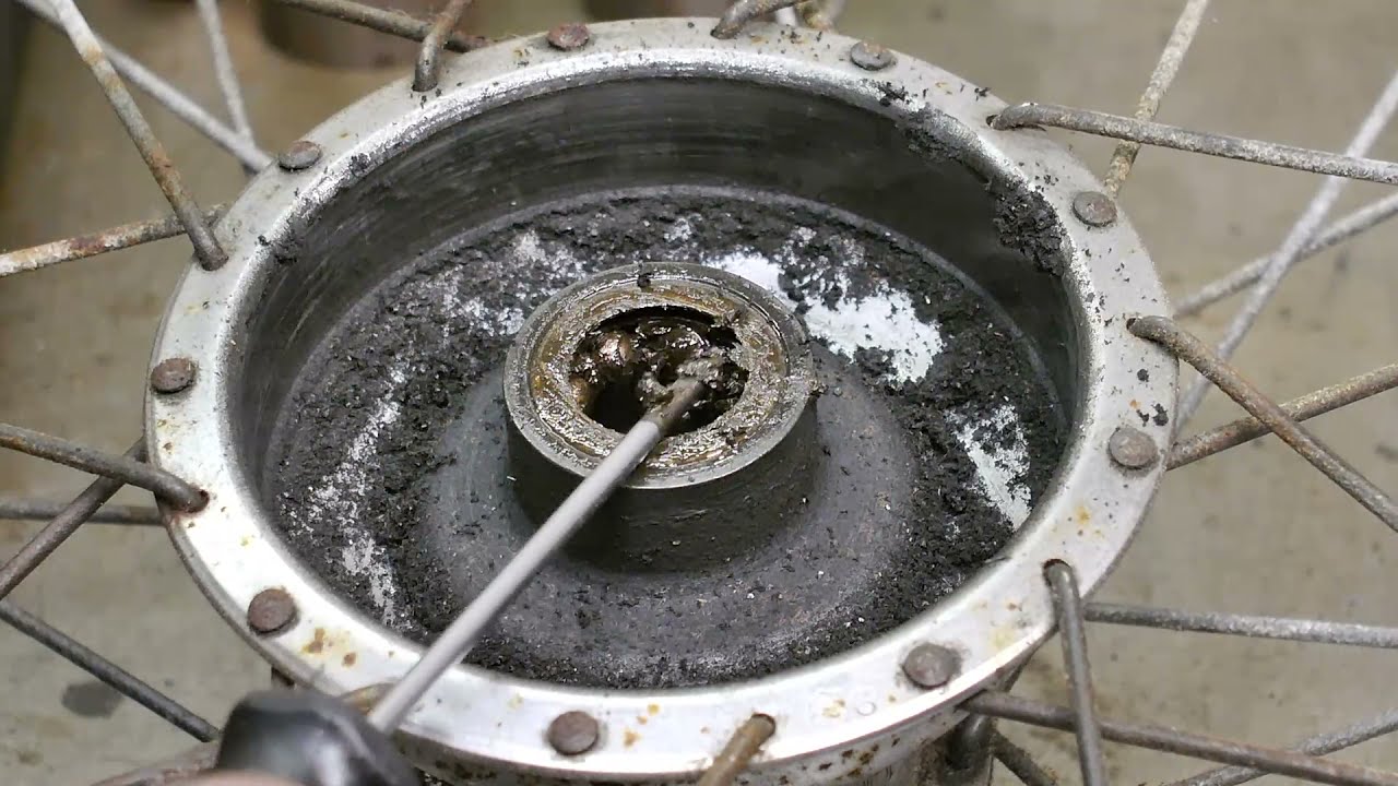 Disassembling a 1980 Sturmey Archer 3 speed hub with drum brake