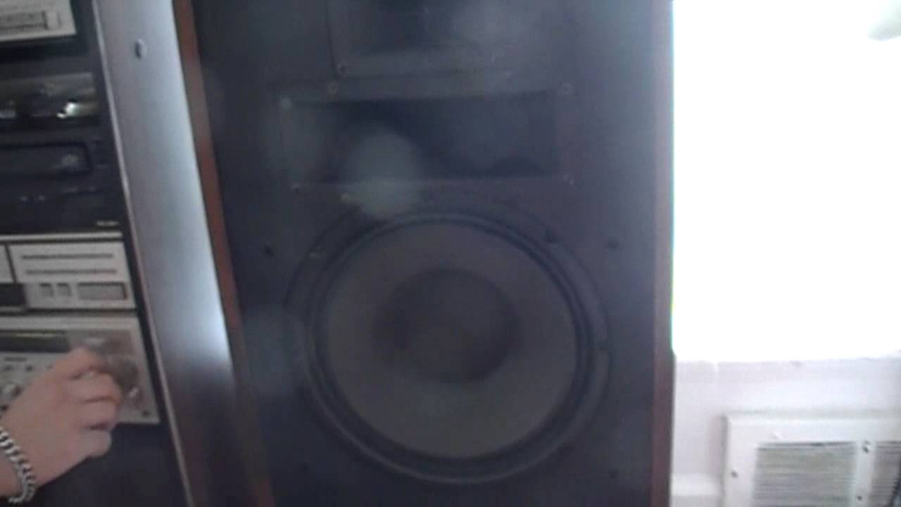 my friends marantz pm750 dc & klipsch forte speakers playing bass i love you!