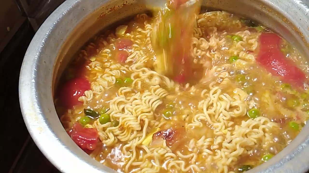 संडे स्पेशल रेसिपी आज बनाई सबको बहुत पसंद आई है बच्चों की तो खुशी का maggi masala Recipe 😋 nasta 