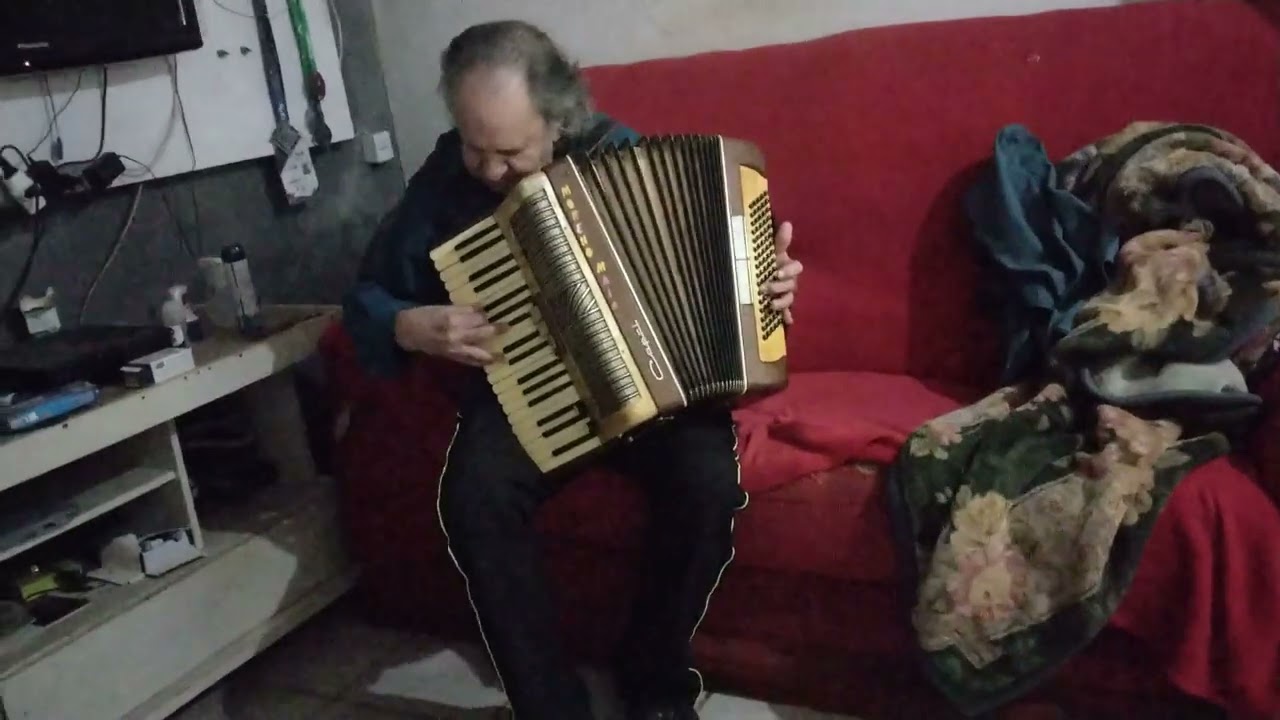 MORENO MAIA TOCANDO LA MER E PIGALE