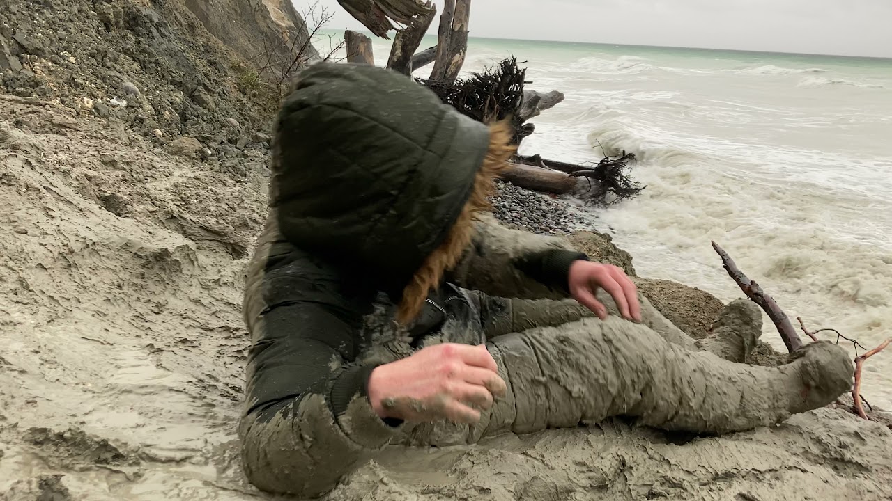 Green snowsuit bath 1/3