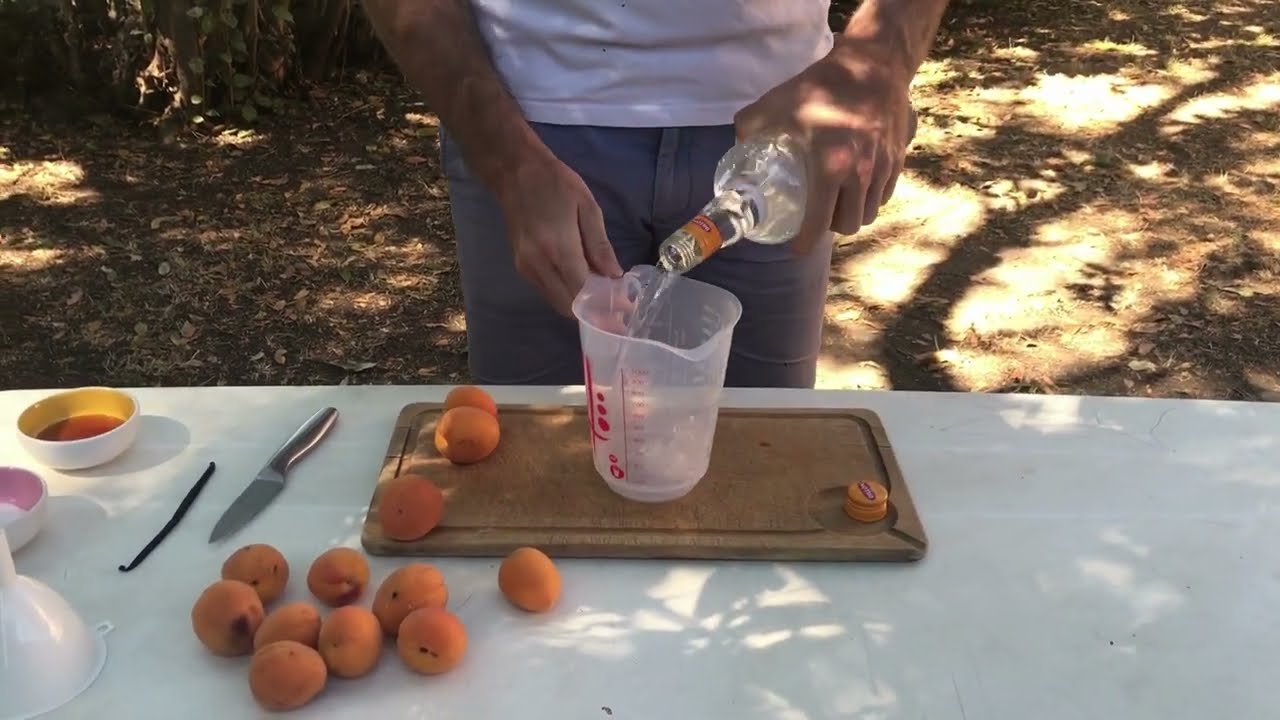 Recette Rhum arrangé aux Abricots - La Petite Goutte