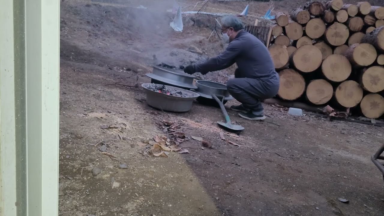 2026.01.18 산골오지 홀로서기 ~ 재 청소 후 화목보일러 불 붙이기