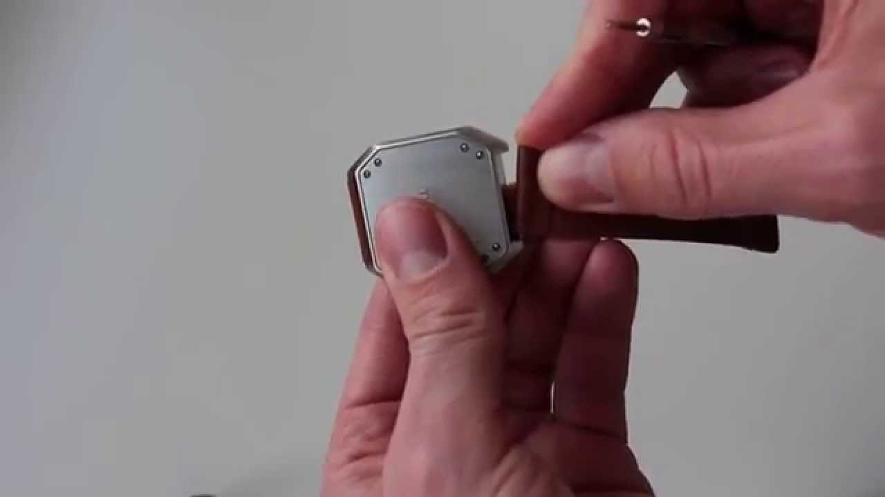 Changing the band of a slow watch