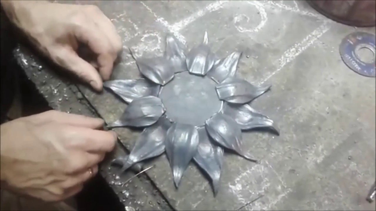 Изготовление подсолнухов, ковка и процесс сборки