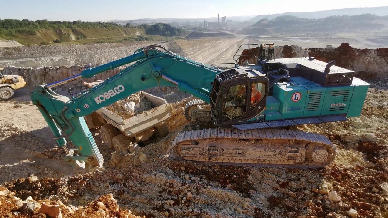 💪 High productivity - Kobelco SK850-10E loading Bell B50D - Part 1