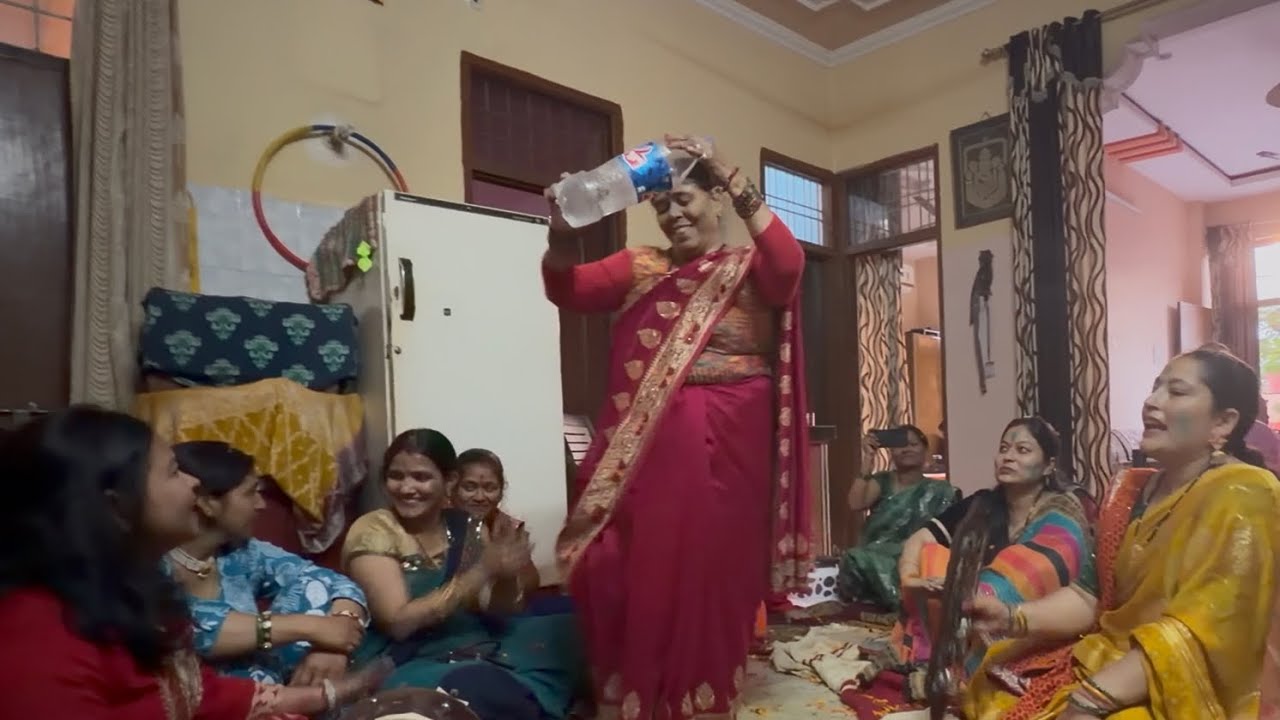 Bhajan kirtan me kha gye 😍|| masti #dance#bhajan vlog #dailyvlog #neerubaisa 