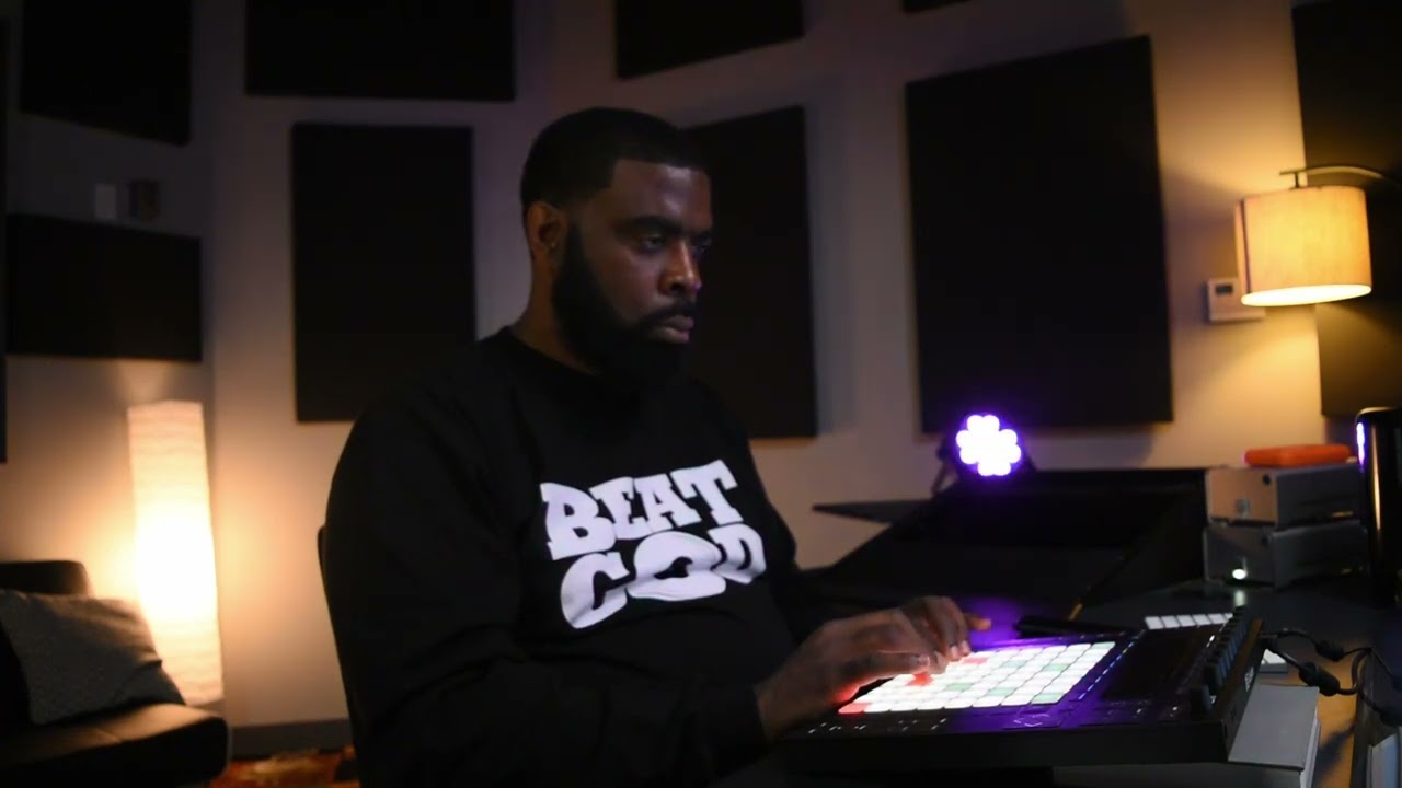 The Legendary Traxster Makes A Beat from Scratch 🤯