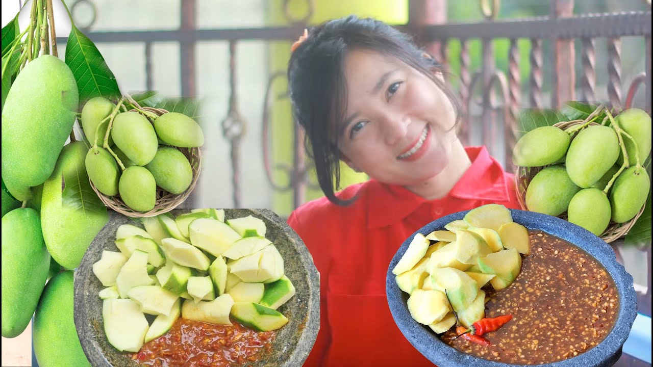Makan rujak mangga muda di sawah spicy mango salad - Channel si Eneng