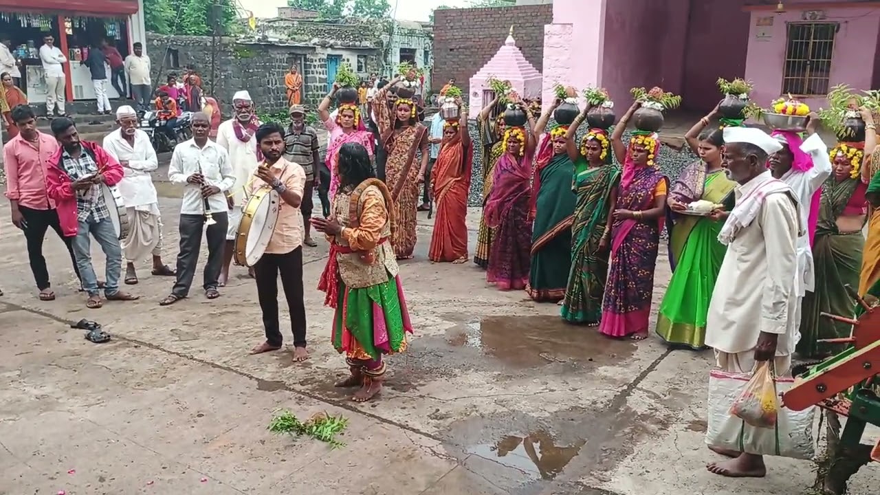 मारुती ची धुपारती बोळेगाव येथे लक्ष्मण पोतराज यांनी डाव टाकला .