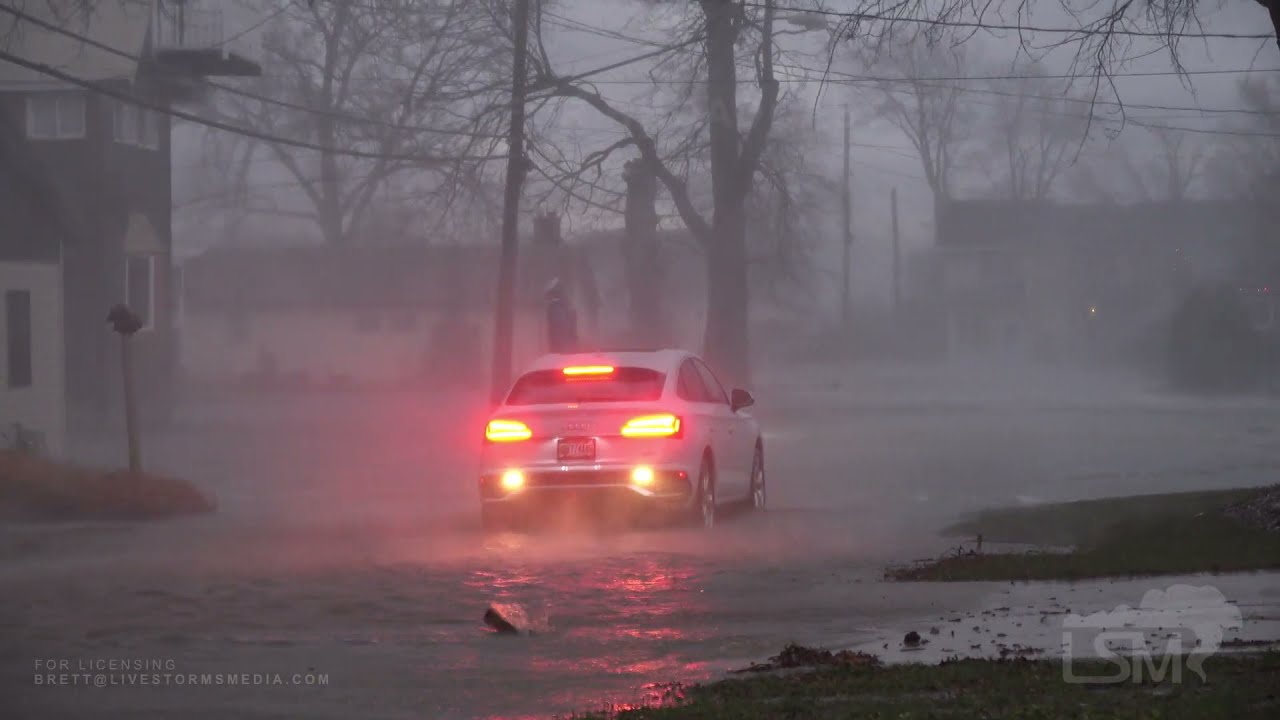 12-11-2021 Hamburg, NY - Seiche, Major Lakeshore Flooding, Homes Inundated, Strong Winds Lake Spray