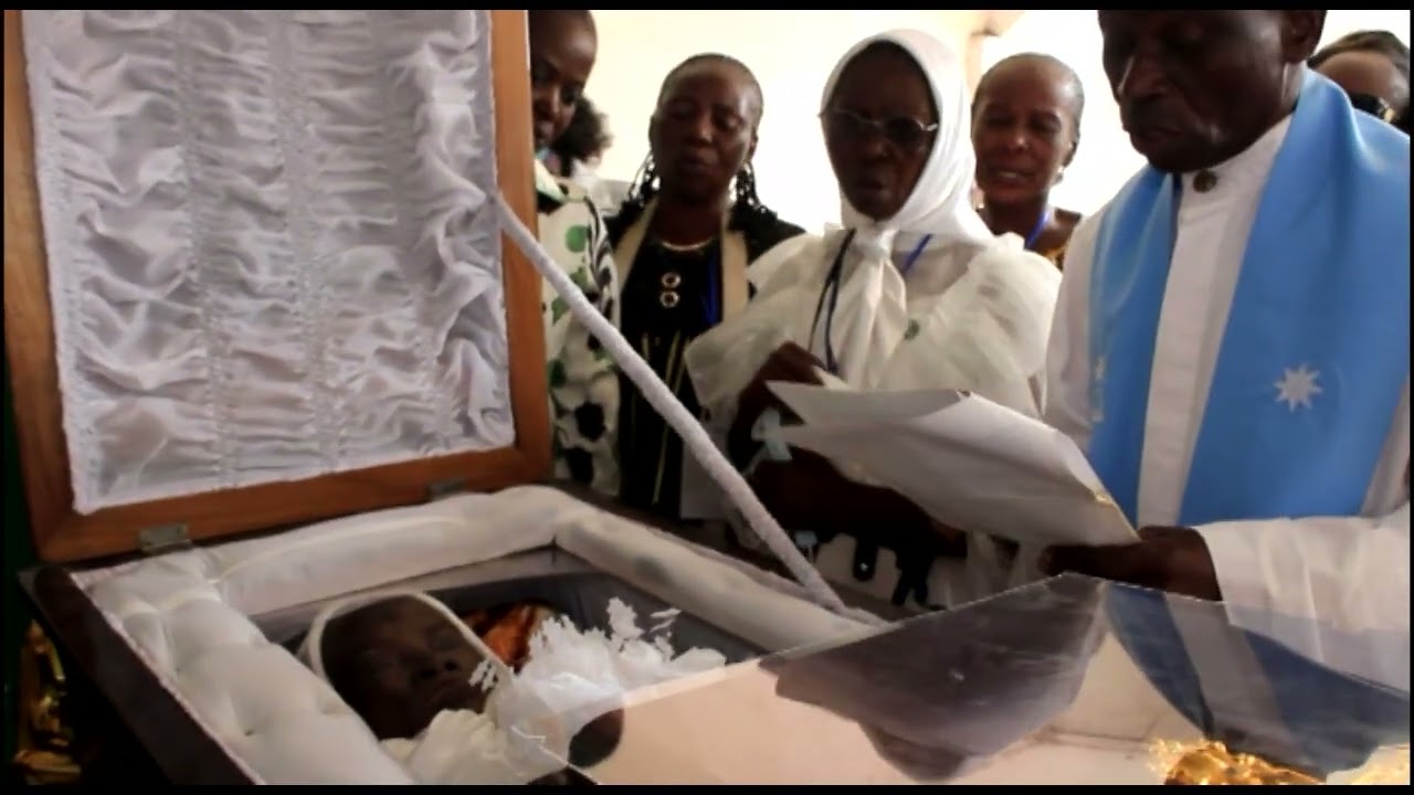 LES OBSÈQUES DE MAMAN NKUNA MARIE. Partie 2. Enterrement 