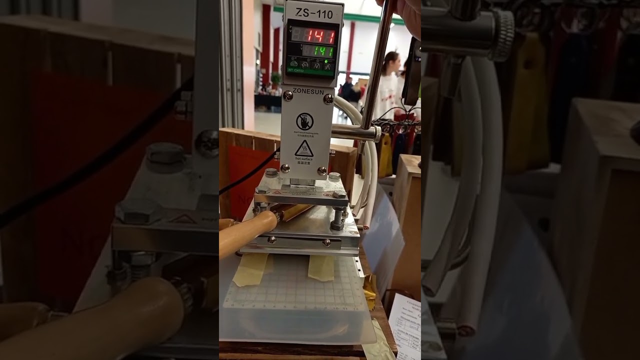 Marquage à chaud sur cuir #artisan #artisanat #cuir #leather #maroquinerie #personnalisation #cadeau