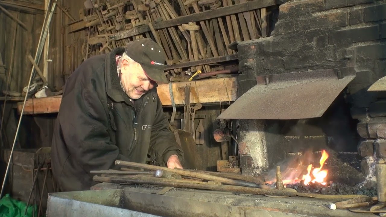 Arne Ringstad Siste generasjon på Tretun vognsmie  movie