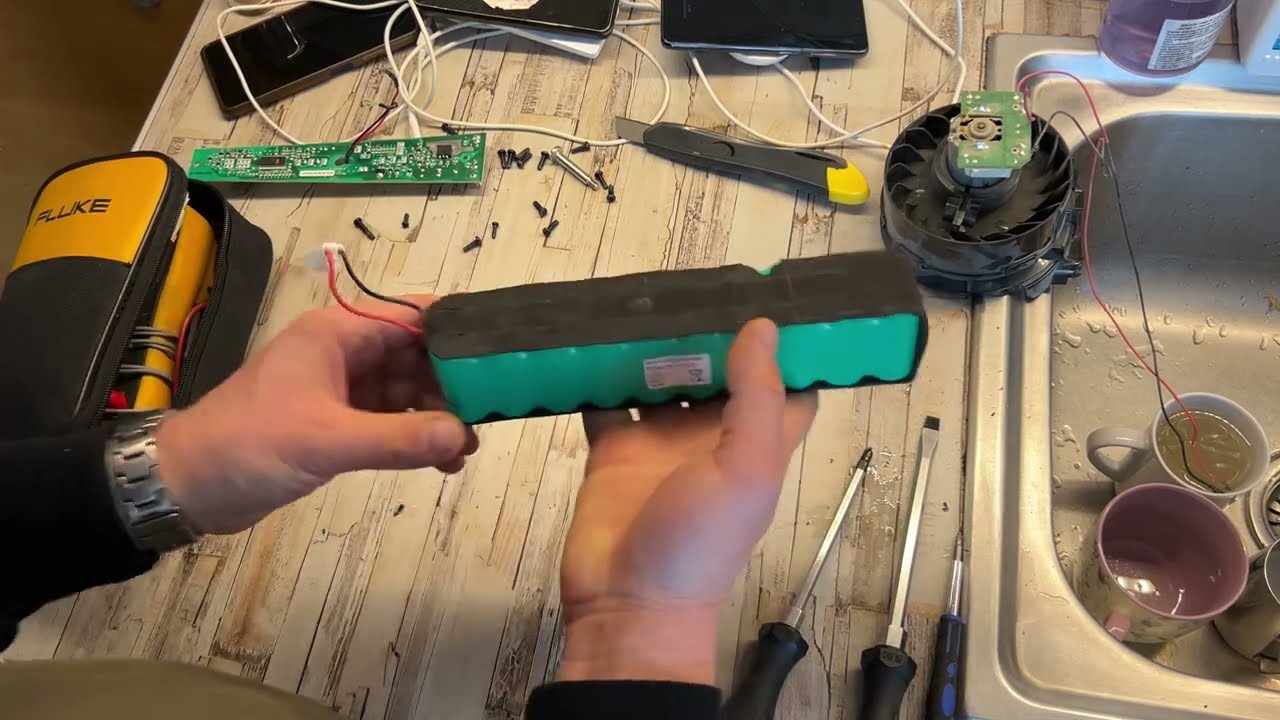 Замена и разборка аккумулятора пылесоса Rowenta
