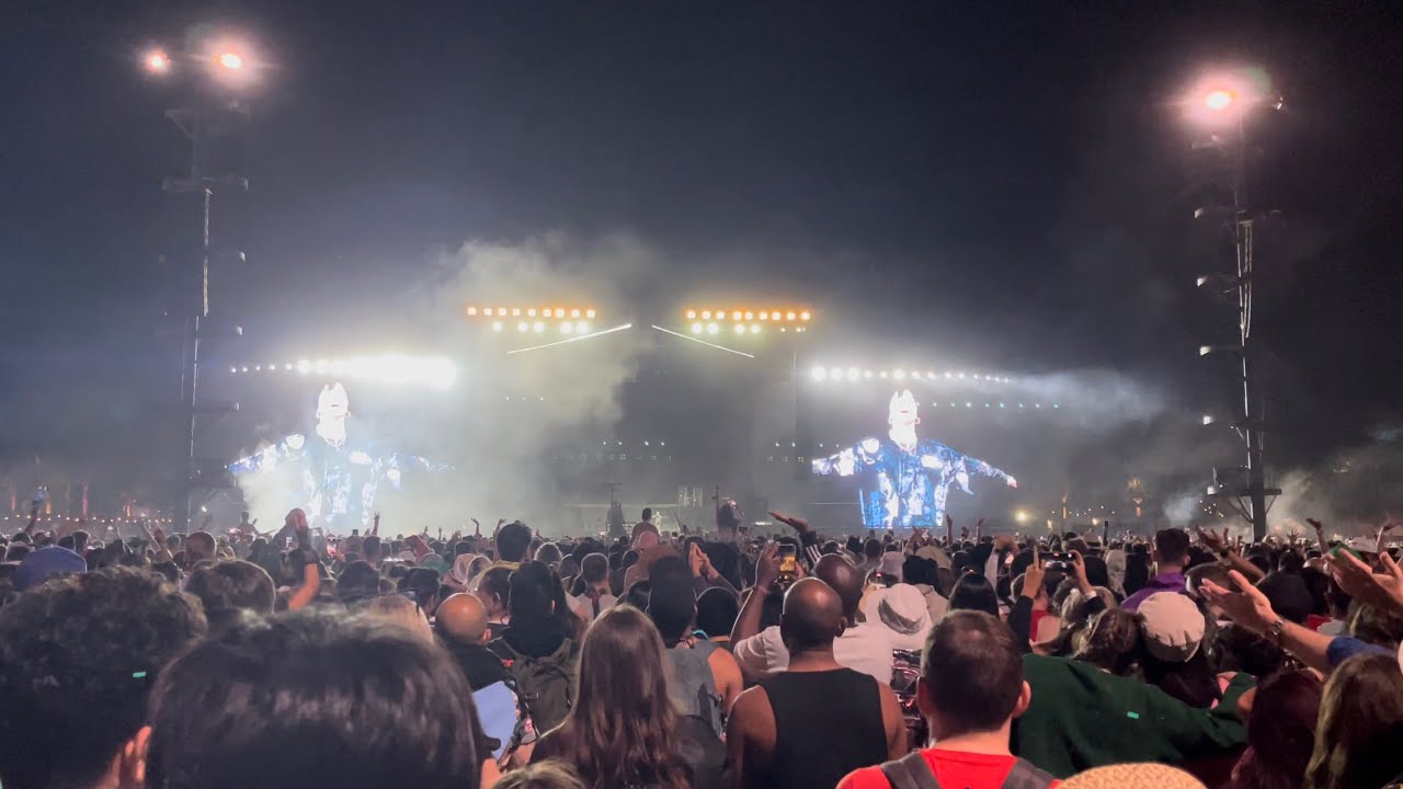Billie Eilish Live Intro at Coachella 2022 | Weekend 2 | Saturday April 23 | Main Stage | Fancam