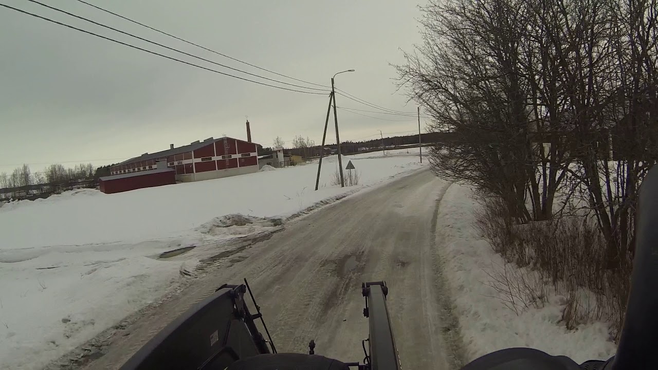 Valtra T214 pure sound, driving home with an empty slurrytanker.