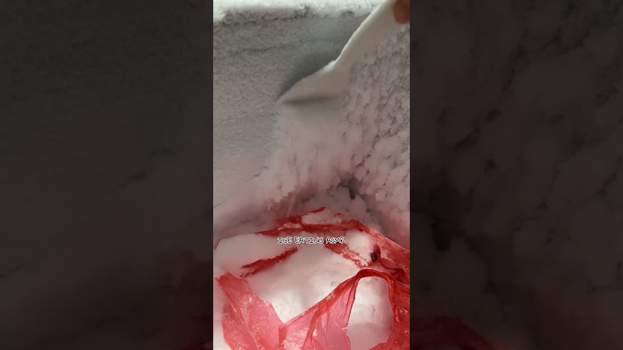 Fridge ice scraping ande fridge ice eating #冷凍霜 #asmr #buzasmr