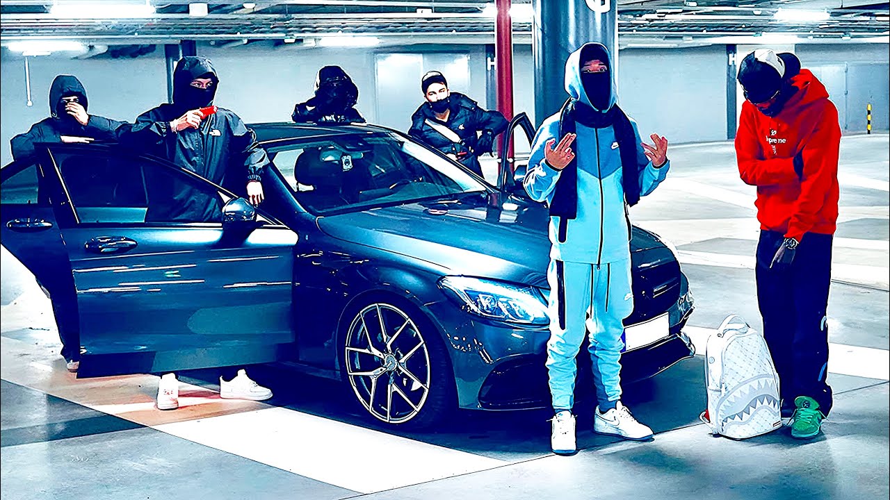 AD1 x DaddyHenrix-New Page Musiikki Video