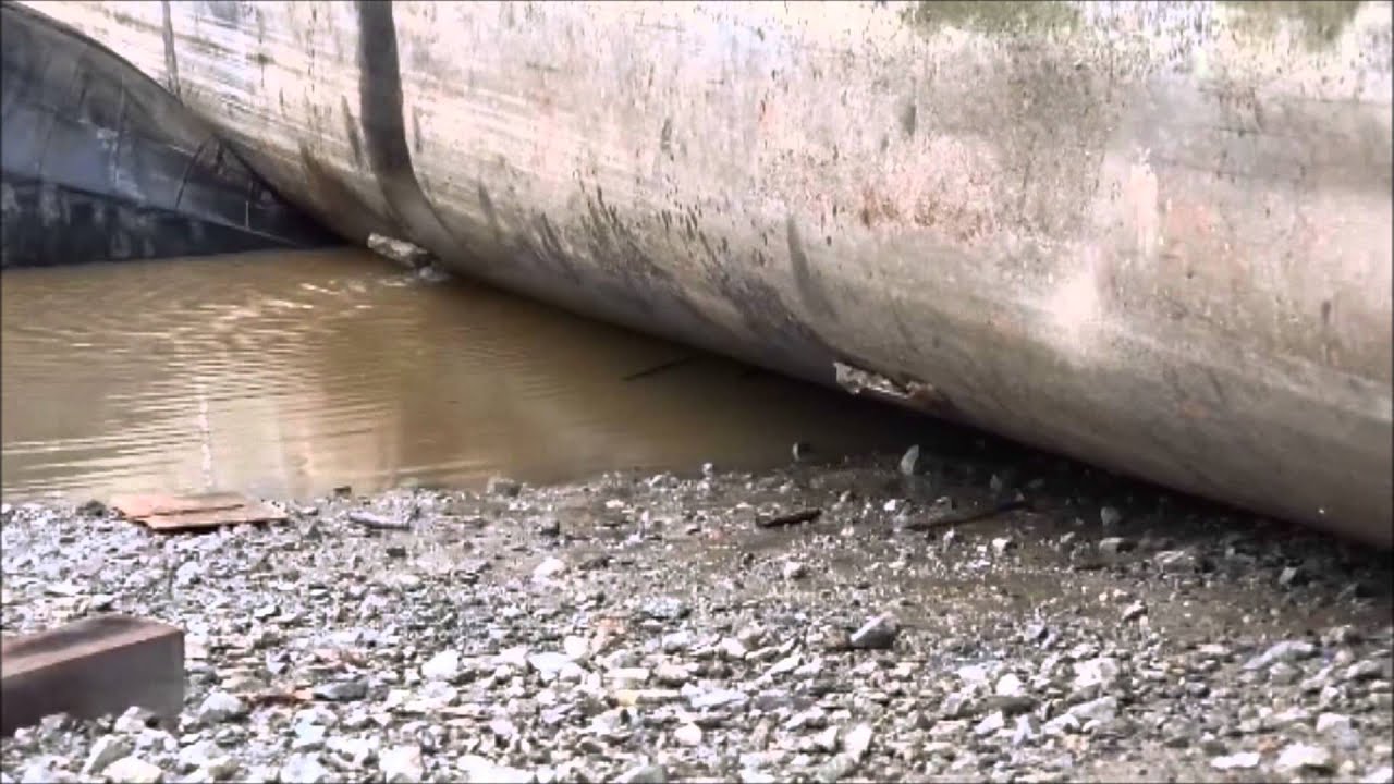 Dry Dock Vessel with Air Bag