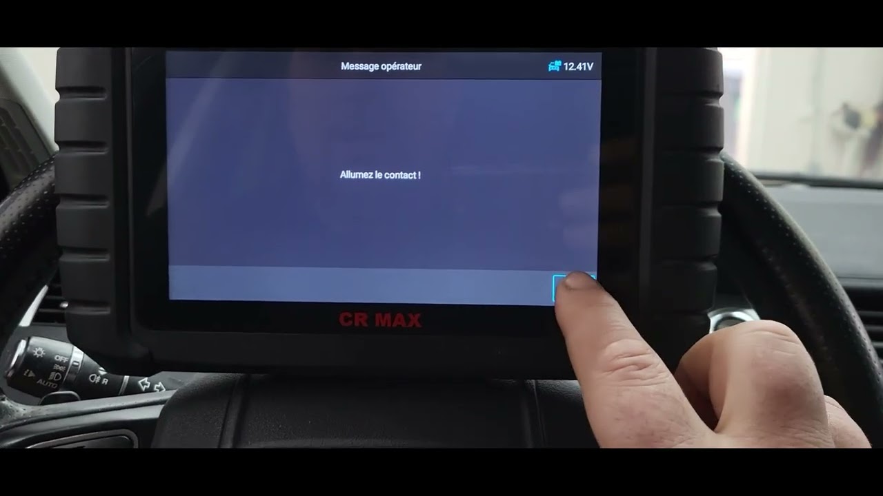 Remplacer ses plaquettes arrières avec freins à mains électrique avec la Icarsoft CRMAX CR MAX