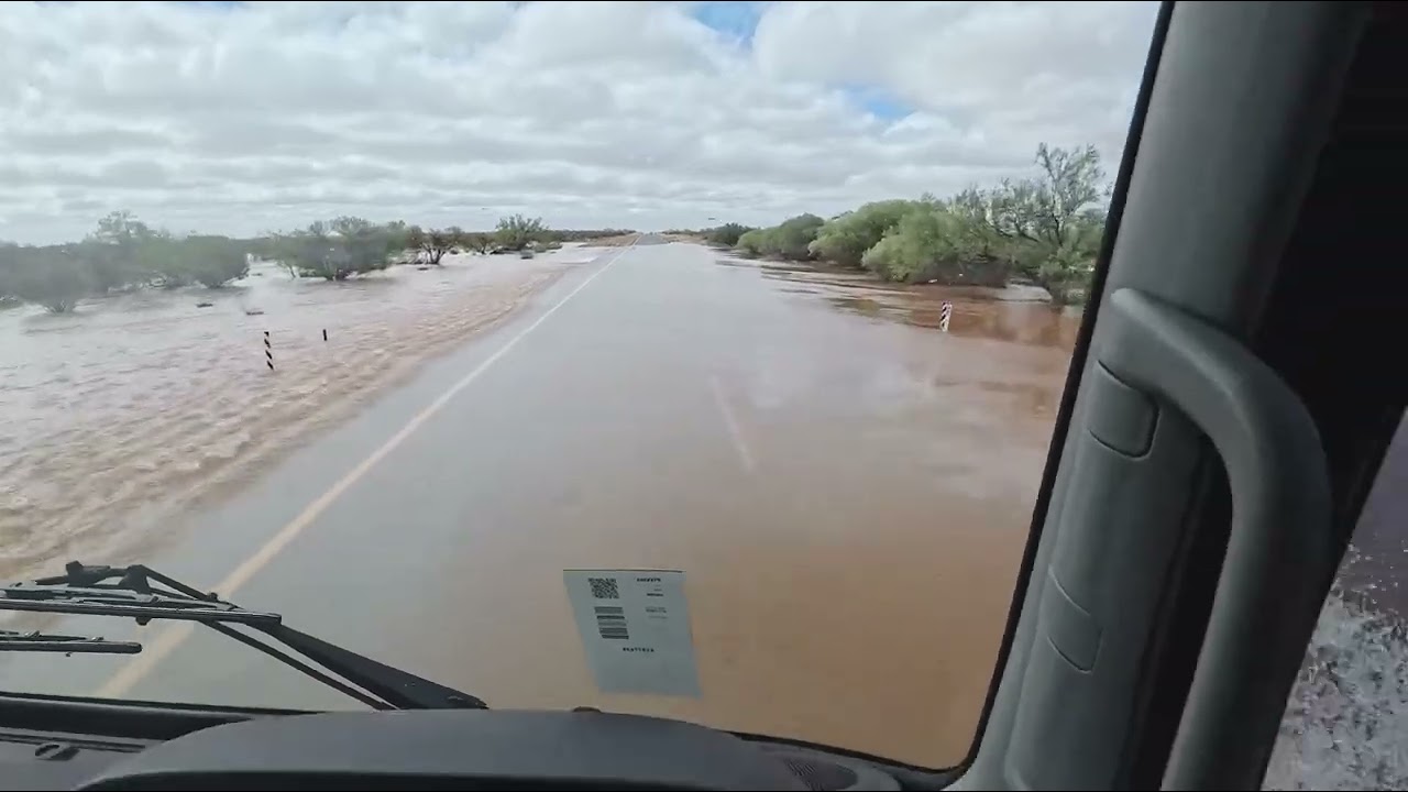 Flooding Midwest Western Australia | Cyclone Mitchell | Road Close Carnarvon road to Geralton
